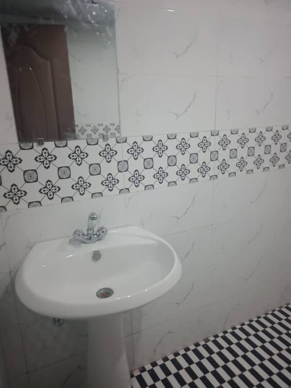 1 Kanal house for rent for Family and Silent office for clinic, beauty saloon Call center + Software ho 5 bed attach bath TV launch / Kitchen and Drawing room 3