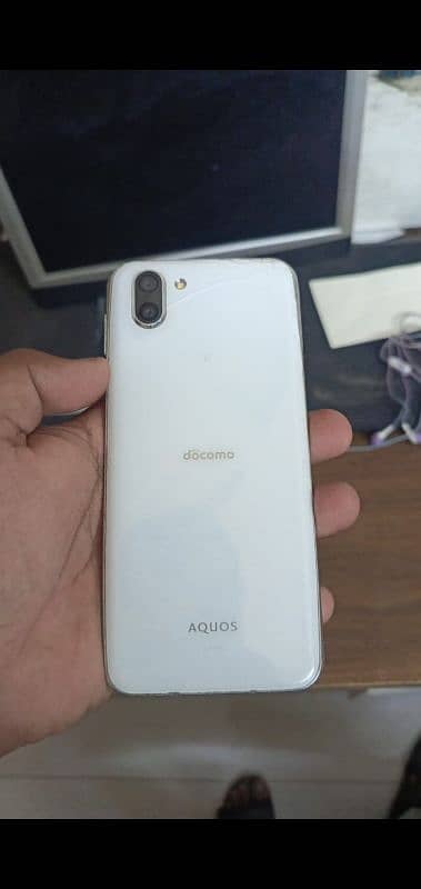 aquos r2 1