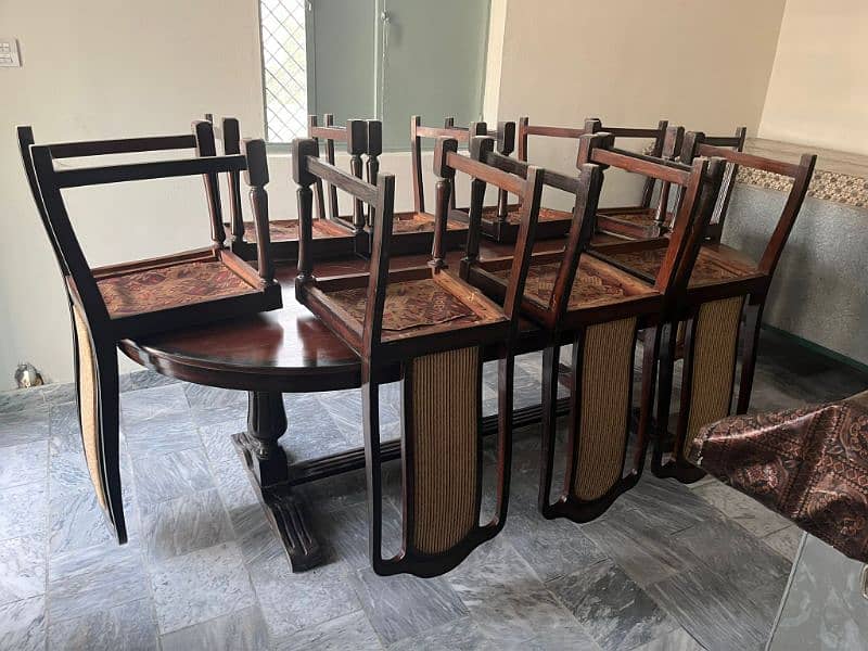 Dining Table with chairs 0