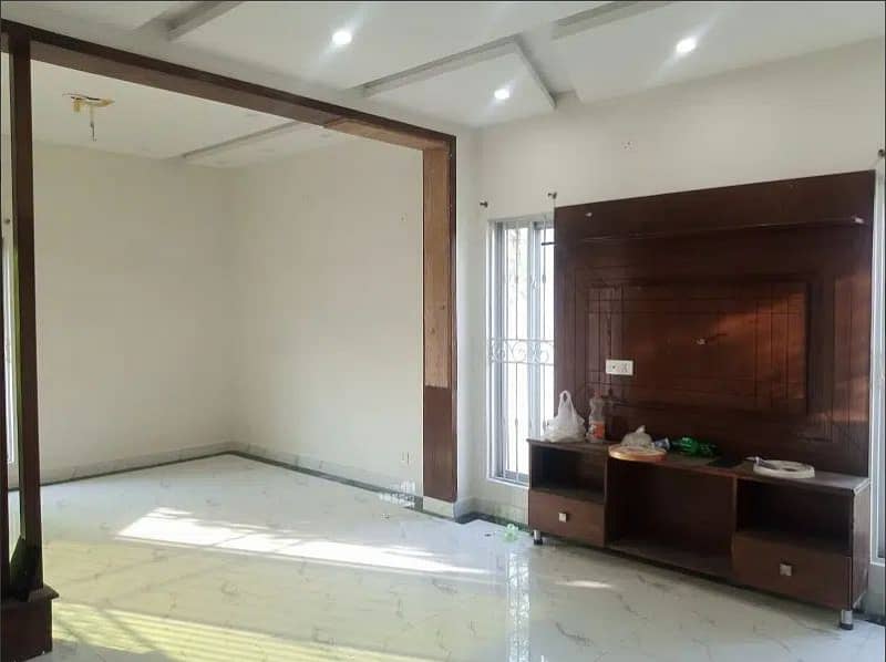 faisal town 10 marla house for rent for silent office for clinic,beauty saloon call center software house or any company office beauty parlor clinic 2