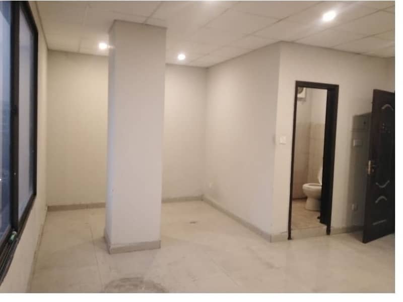 Area 250 Sq Ft Corporate Office Available For Rent In Main Boulevard Road Gulberg 3 Lahore 4