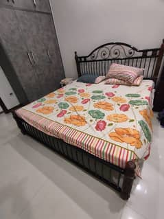 Iron rod bed with dressing table