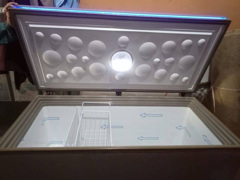 Waves Glass Door Digital Deep Freezer for Sale 2