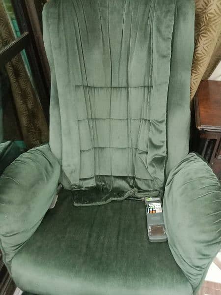 Full body massage chair/Excellent condition massage chair/body relief 1