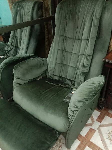 Full body massage chair/Excellent condition massage chair/body relief 3