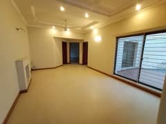 01 KANAL DESIGNER LUXURY UPPER PORTION AVAILABLE FOR RENT