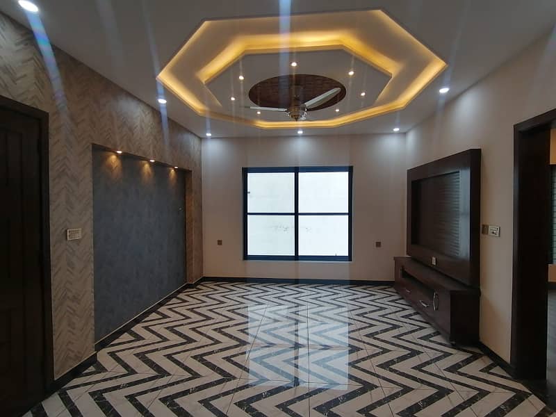 Stunning 10 Marla House For Rent In EE On 60 Feet Road In Citi Housing Gujranwala 7