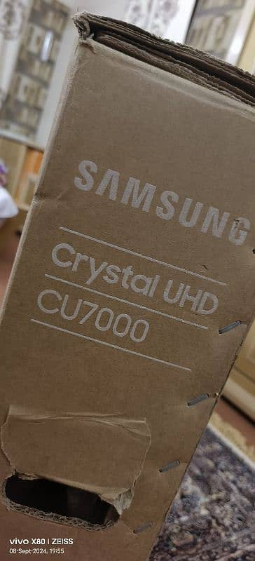 Samsung Crystal UHD 50inch Model CU-7000 0