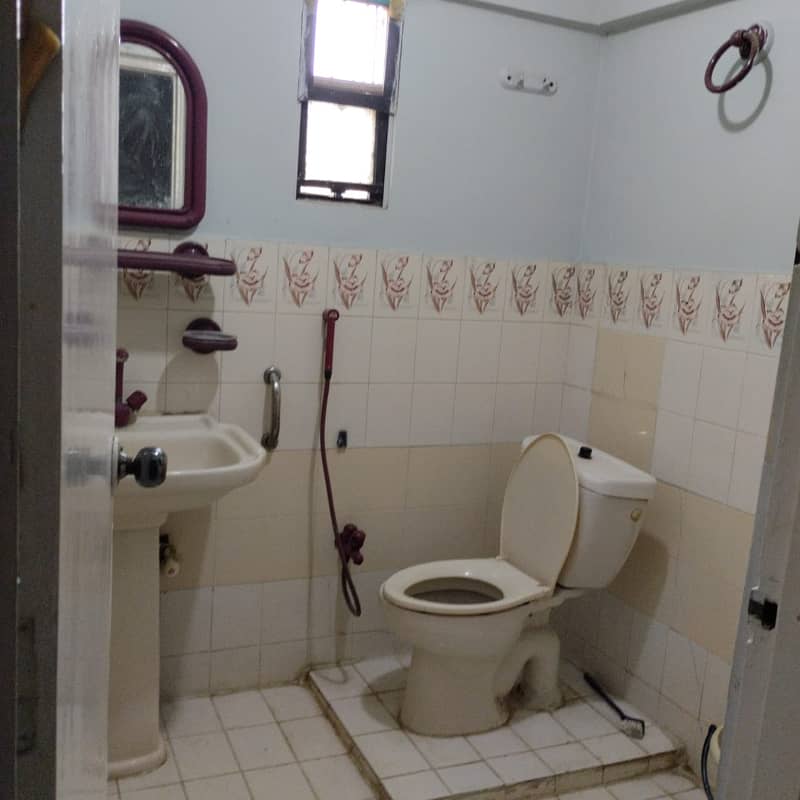 3 Bed DD Flat for Sale 1450 SqFt. Gulshan-e-Iqbal 4