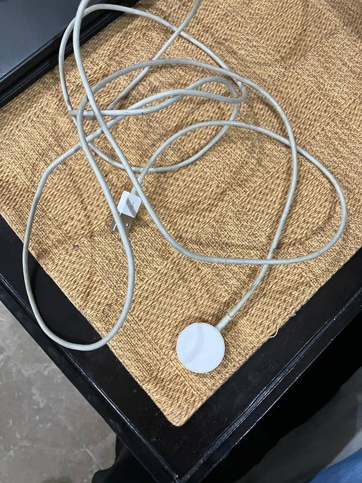 Apple watch series 7000 42mm, 7/10 condition 4