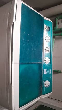 Haier semi automatic washing machine. 12kg. very good condition.