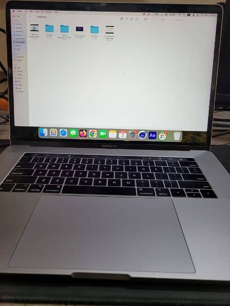 Macbook Pro 2019 15" inch core i9 with 4gb Amd 0