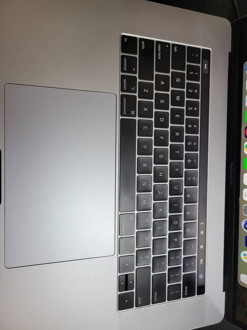 Macbook Pro 2019 15" inch core i9 with 4gb Amd 2