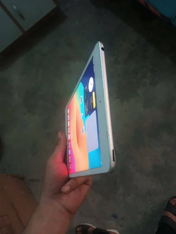 IPAD MINI 5 WITH BOX AND CHARGER 1