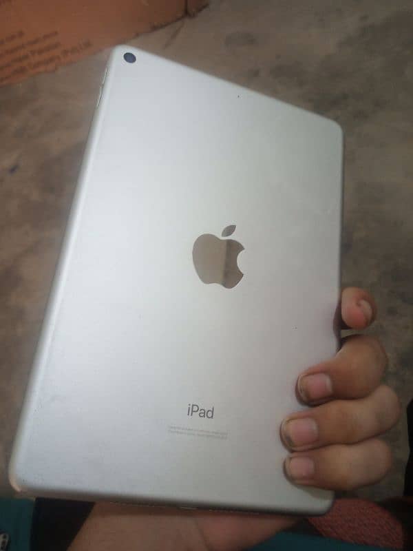 IPAD MINI 5 WITH BOX AND CHARGER 3