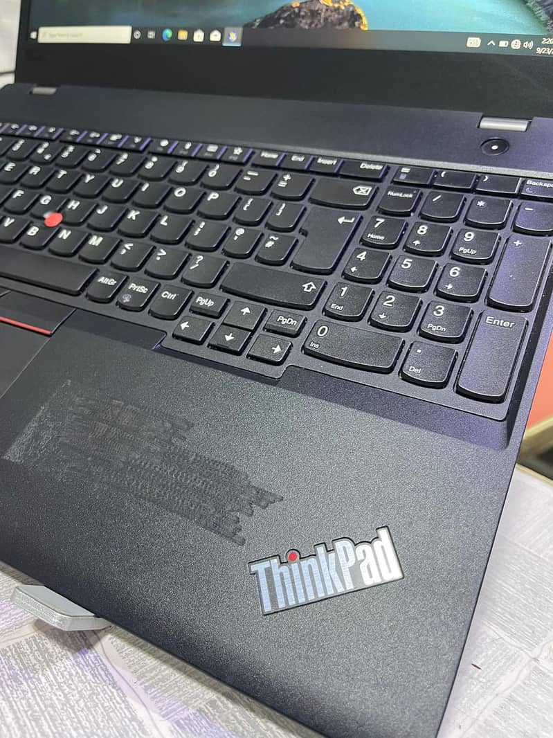 Lenovo T570 (Touch) (0322-8832611) 3