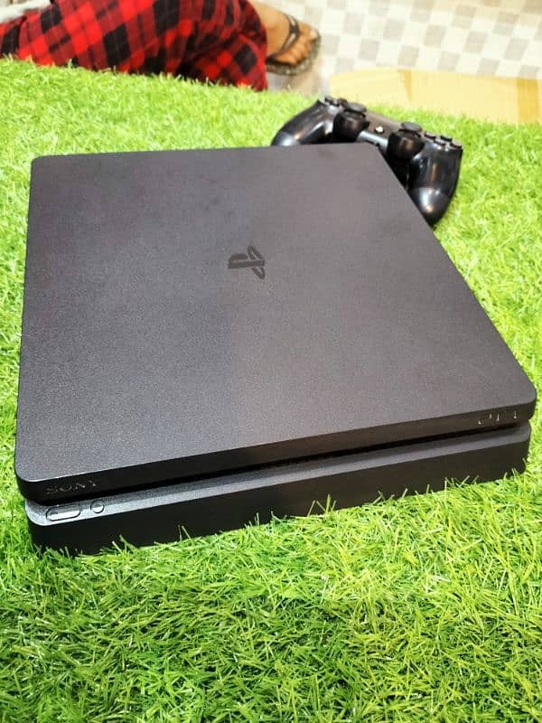 PS4 slim 10/10 Condition 03084017127 1