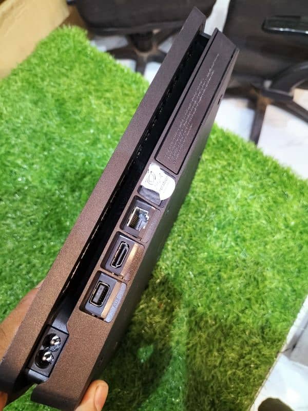 PS4 slim 10/10 Condition 03084017127 5