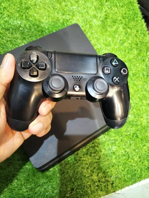 PS4 slim 10/10 Condition 03084017127 8