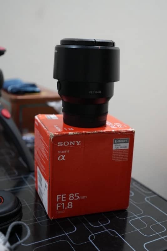 Sony 85mm f1.8 Lens complete box | Condition 10/ 10 1