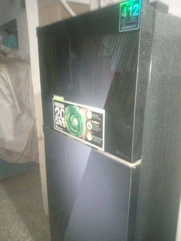 Dawlance Refrigerator Inverter. Glass door & Nature lock Technology 2