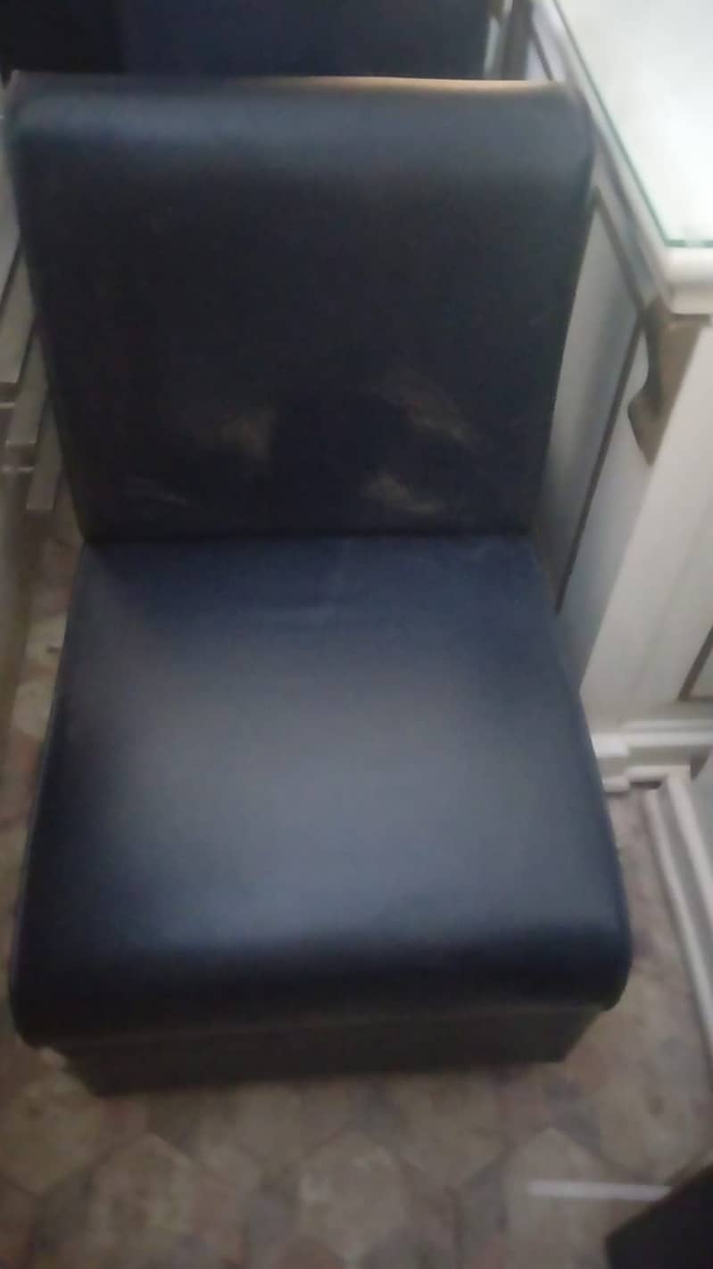 NEW AS WELL AS USED OFFICE CHAIRS AVAILABLE FOR SALE IN A FAIR PRICE. 14