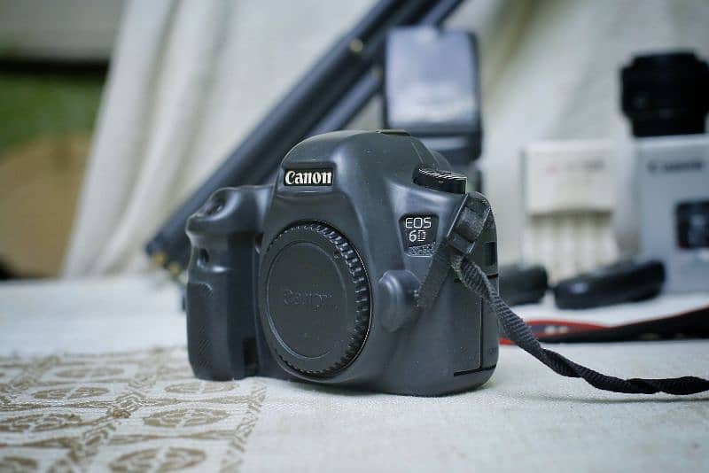 Canon 6D Camera With Accessories 5