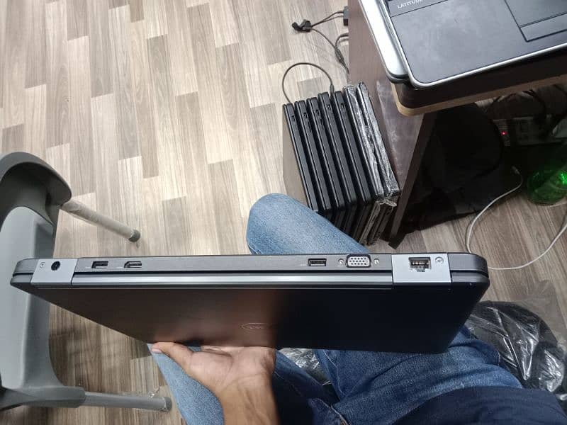 DELL LATITUDE E5550 1