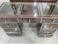 vanity table / dressing table for personal as well as professional use