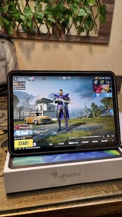 iPad Pro 2020 with Box and Charger