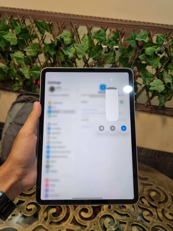 iPad Pro 2020 with Box and Charger 2