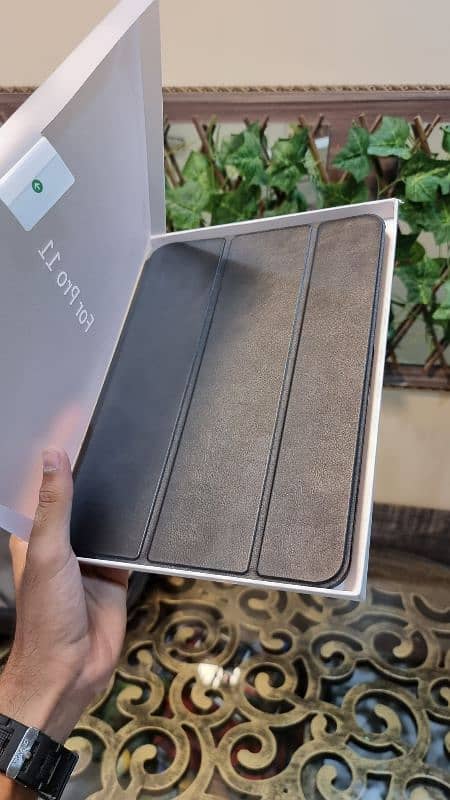 iPad Pro 2020 with Box and Charger 14