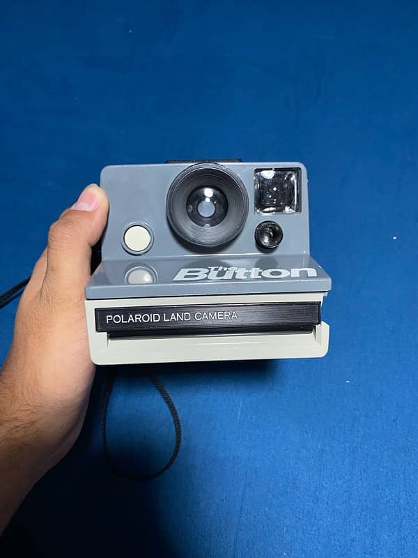 polaroid land camera (the button)sx70 film 1