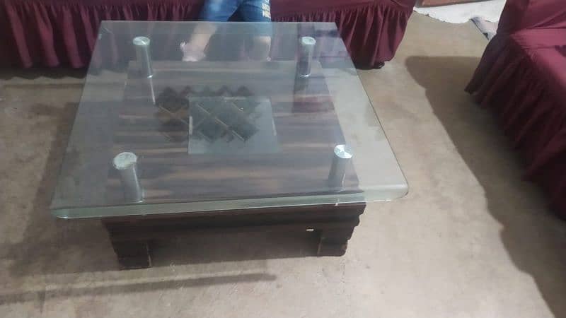 table in good condition 0