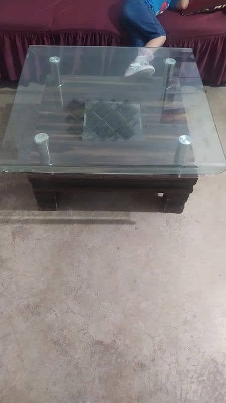 table in good condition 1