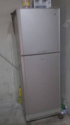 PEL TOW DOORS FRIDGE  IN GOOD CONDITION