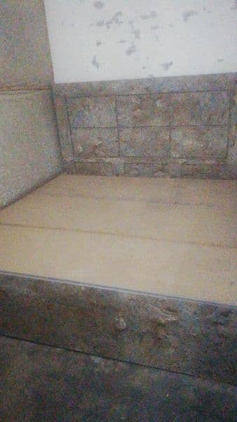 Bed for sale emergency. (6. bay 5.5 size) 2