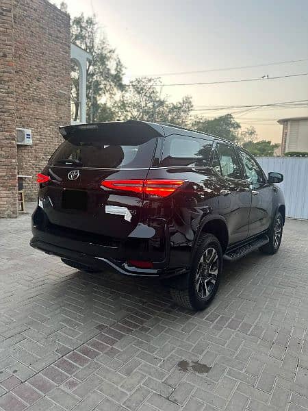 Toyota Fortuner Legender 2022 1