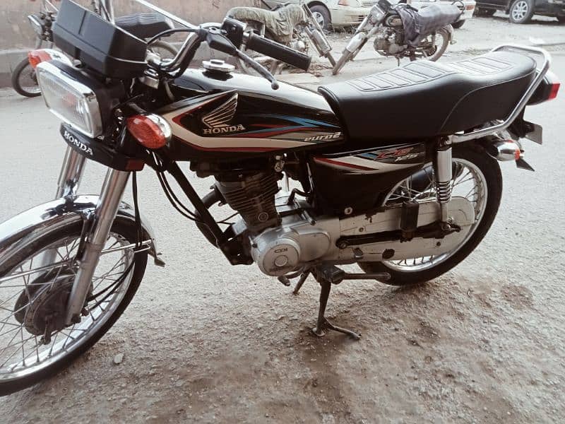 Honda cg125 2015 karachi number 11