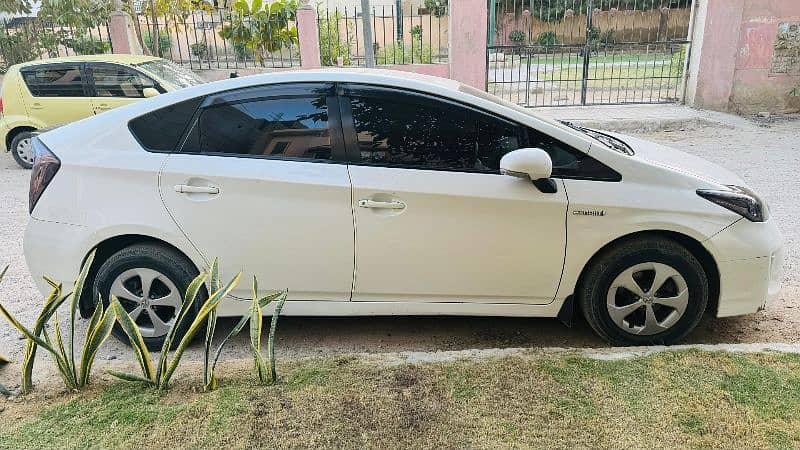 Toyota Prius 2015 5