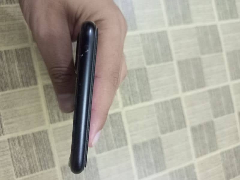 Iphone 7 plus 9/10 condition 3