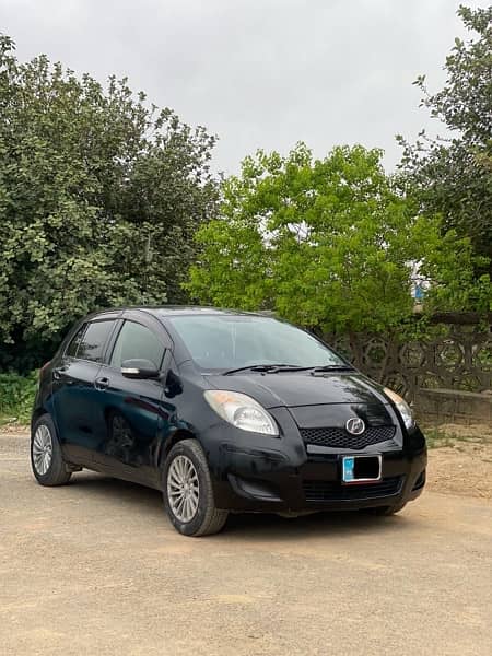 Toyota Vitz F 1.3  (push start, Top of the Line) 2