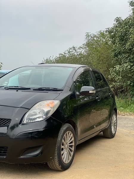 Toyota Vitz F 1.3  (push start, Top of the Line) 5