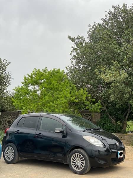 Toyota Vitz F 1.3  (push start, Top of the Line) 6