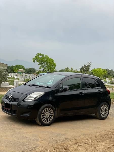 Toyota Vitz F 1.3  (push start, Top of the Line) 7