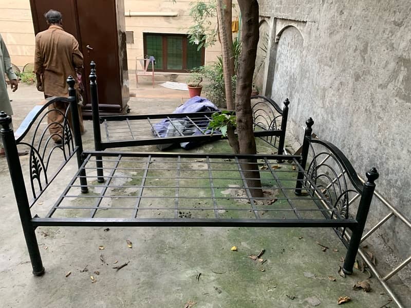 Iron beds 2 piece for sale 0