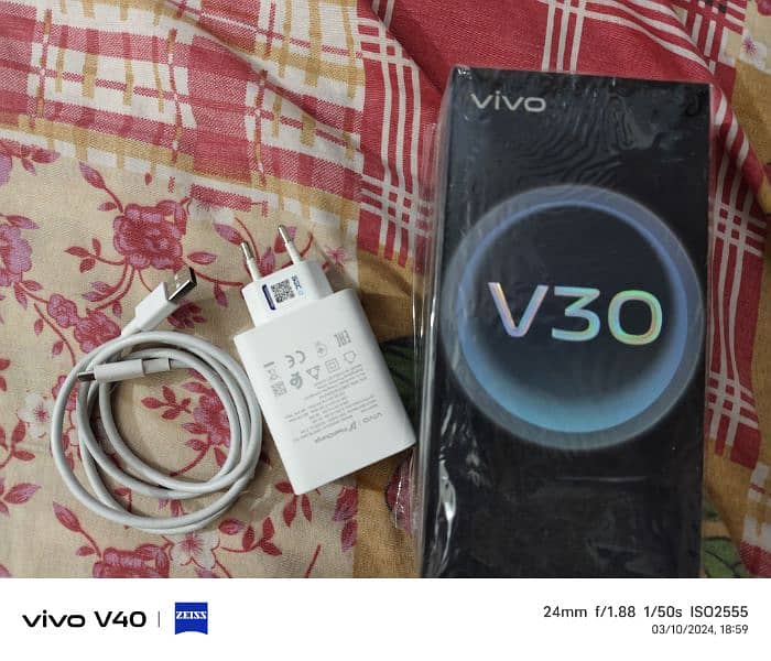 vivo V30 5G 1