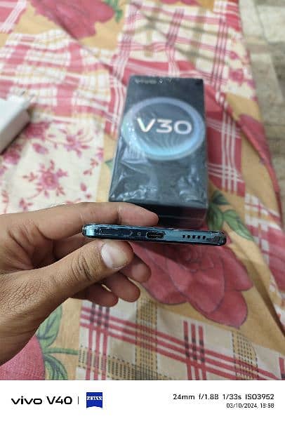 vivo V30 5G 2