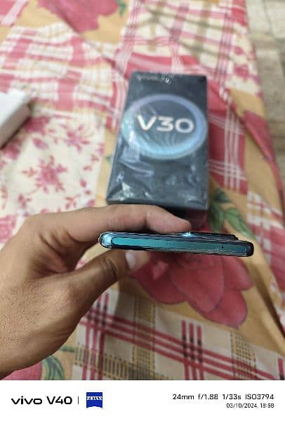 vivo V30 5G 3