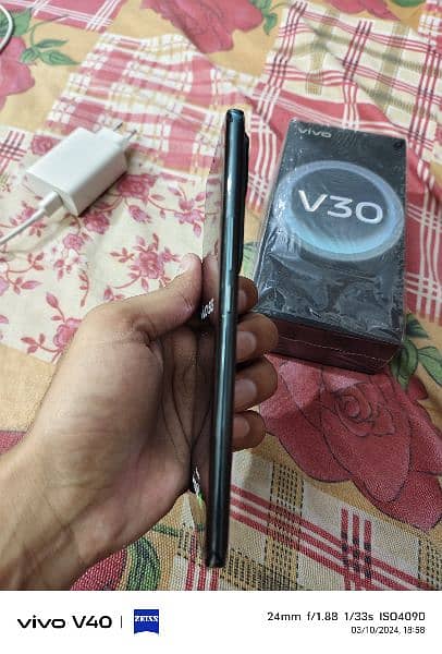 vivo V30 5G 4